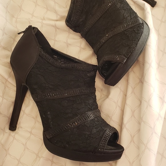 Heels - Picture 2 of 4